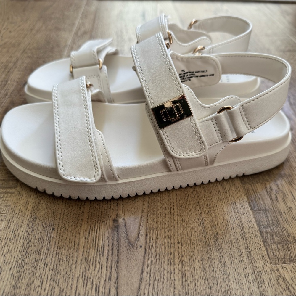 Viral target/steve madden sandals cream SZ 7.5 like new